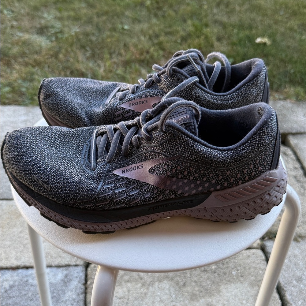 Brooks Womens Adrenaline GTS 21 Gray Running Shoes 1203291B528 Sneakers Size 8.5